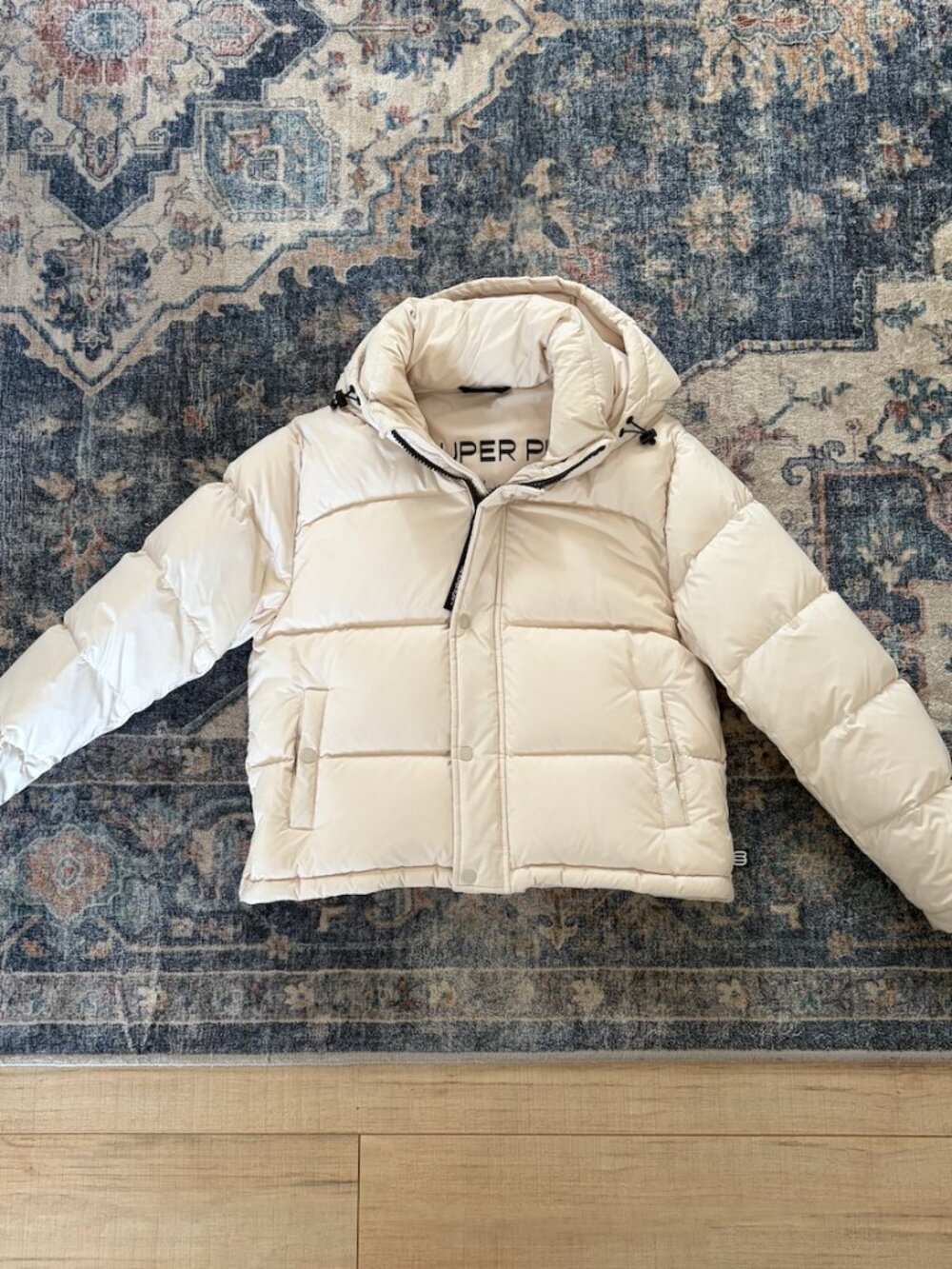 🤍 Aritzia Super Puff Shorty | Cream | Medium
